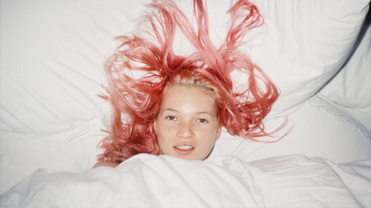 Kate Moss, McQueen și Hirst: la Tate Britain, Edward Enninful face din anii ’90 o singură scenă