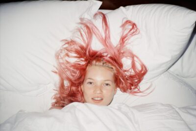 Kate Moss, McQueen și Hirst: la Tate Britain, Edward Enninful face din anii ’90 o singură scenă