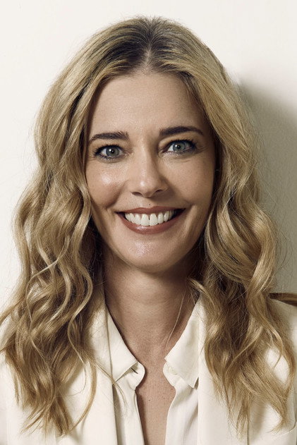 Christina Moore as Lisa