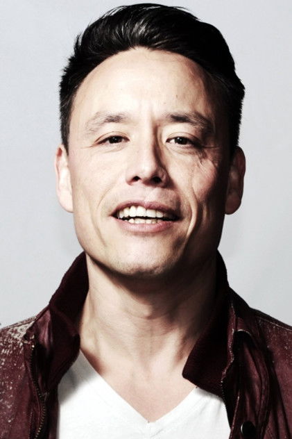 로 역의 사이먼 완