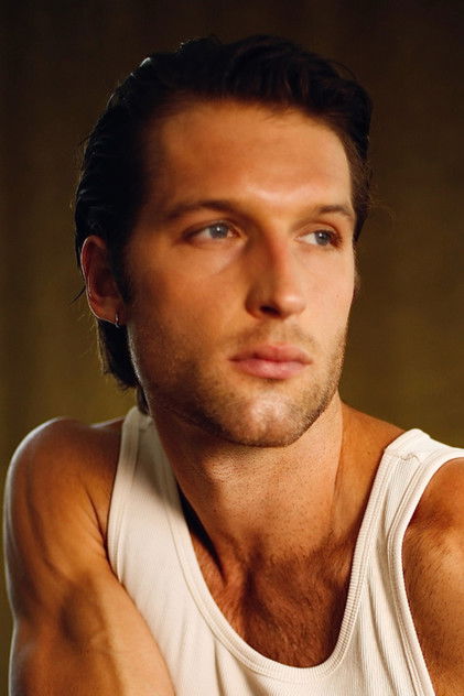 Zak Steiner dans le rôle de Phillip Williamson