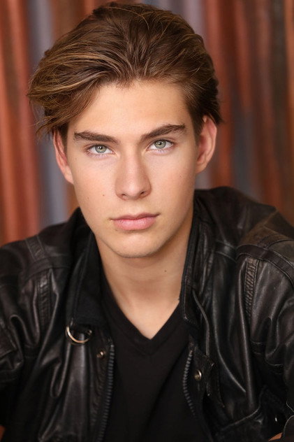 Sawyer Sharbino como Self