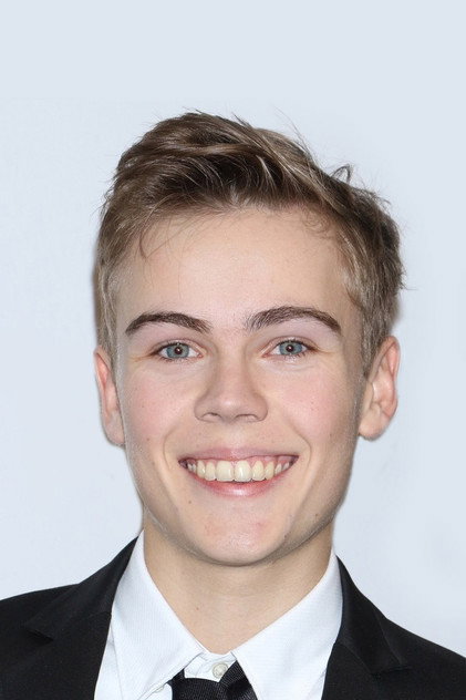 Gage Munroe como Brady Mansell