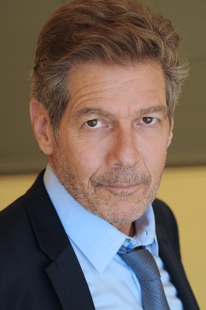 Bill Winkler como Mr. Porter