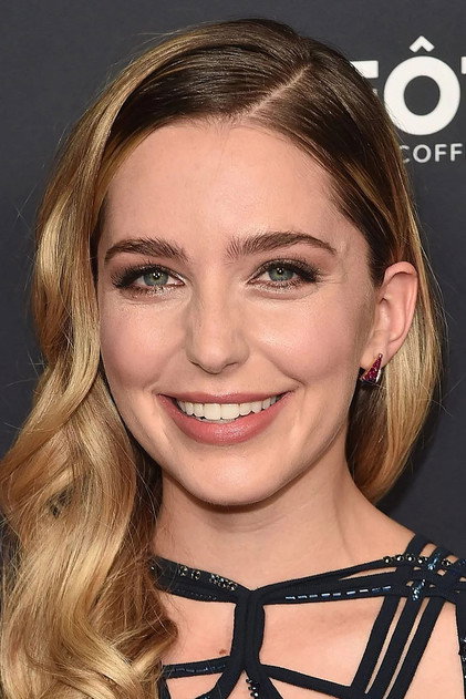 Jessica Rothe como May