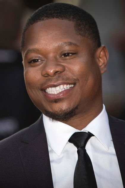 Jason Mitchell como Glenn Mills
