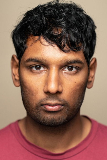 Aaron Gill como Mr. Orwell