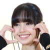 Lisa codifică identitatea sa tailandeză în single-ul K-pop ‘SaWaDiKa’