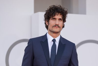ルイ・ガレル、ヌーヴェルヴァーグの皮肉を脱ぎ捨てナンニ・モレッティの激情に身を委ねる――『Succederà questa notte』