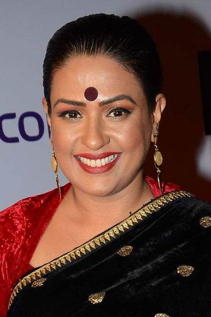 Ashwini Kalsekar como Queenie