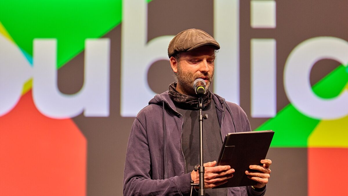 Marc-Uwe Kling, el comediante alemán que instaló un canguro marxista en el centro de la cultura popular