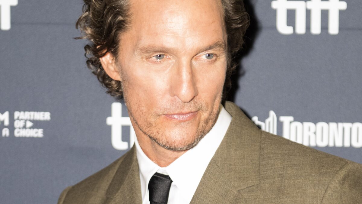 El ‘secreto’ del pelo de Matthew McConaughey: un sérum que su familia ayuda a financiar