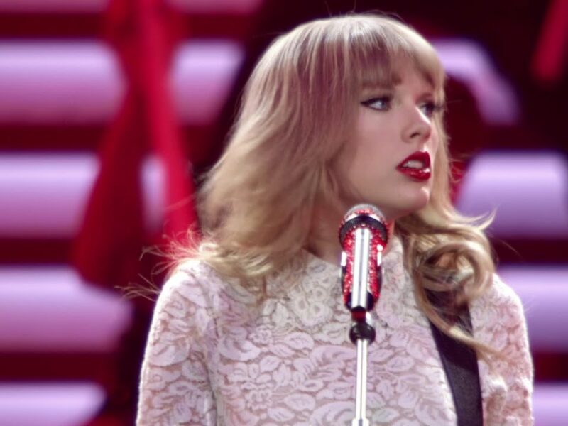 Taylor Swift lansează Red ca single cu 260 de milioane de vizualizări pe YouTube