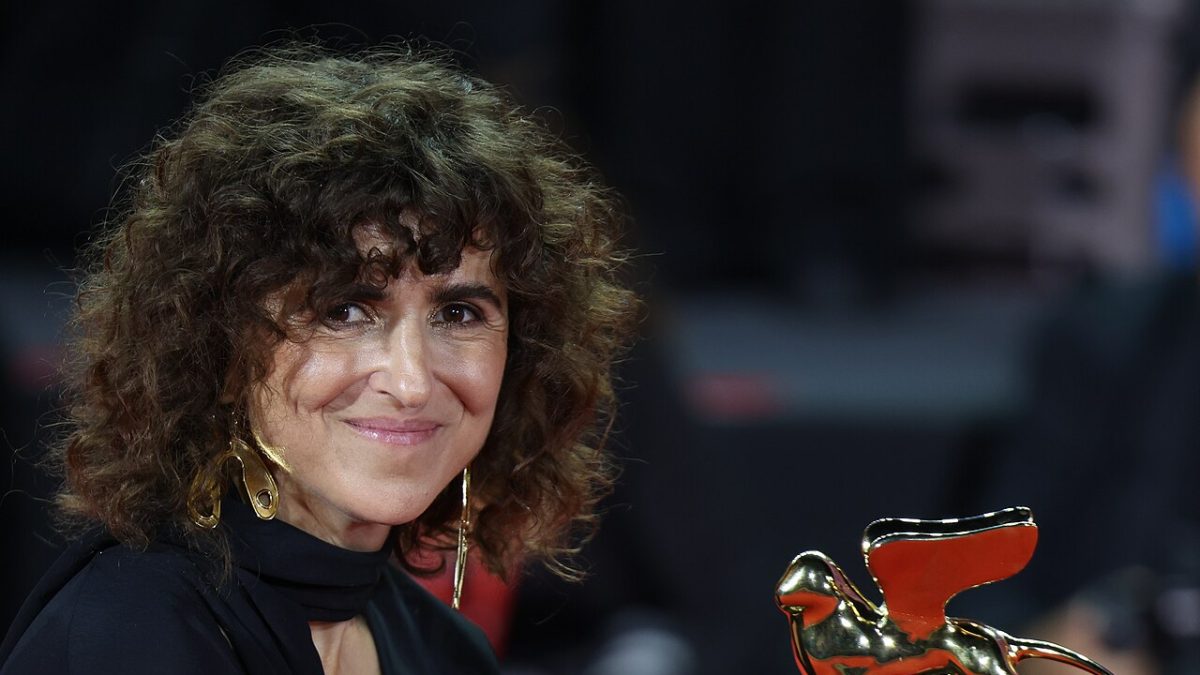 May el-Toukhy frena su estreno en Venecia por los subtítulos, y «Woman Unknown» se gana 7½ minutos de ovación