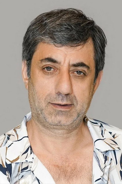 Nazmi Kırık as Seymen