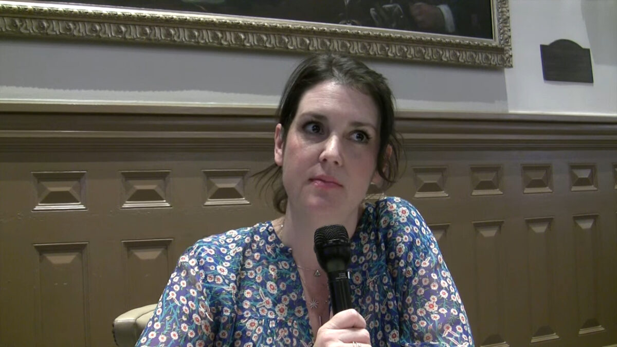 Melanie Lynskey: a atriz que Hollywood demorou vinte anos para colocar no centro