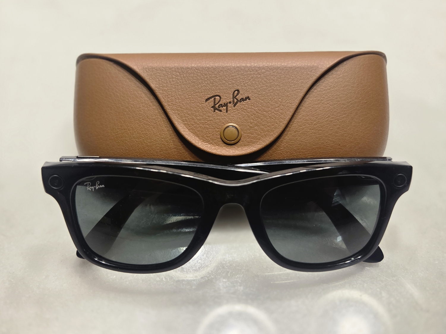 Okulary Ray-Ban Meta wysyłały intymne nagrania do Kenii bez wiedzy użytkowników