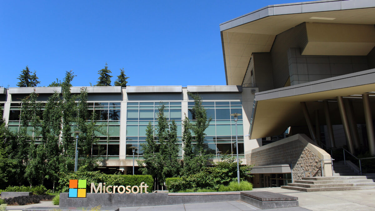 10 personas en Microsoft construyeron un modelo de voz que supera a OpenAI y Google — y cuesta 72 % menos