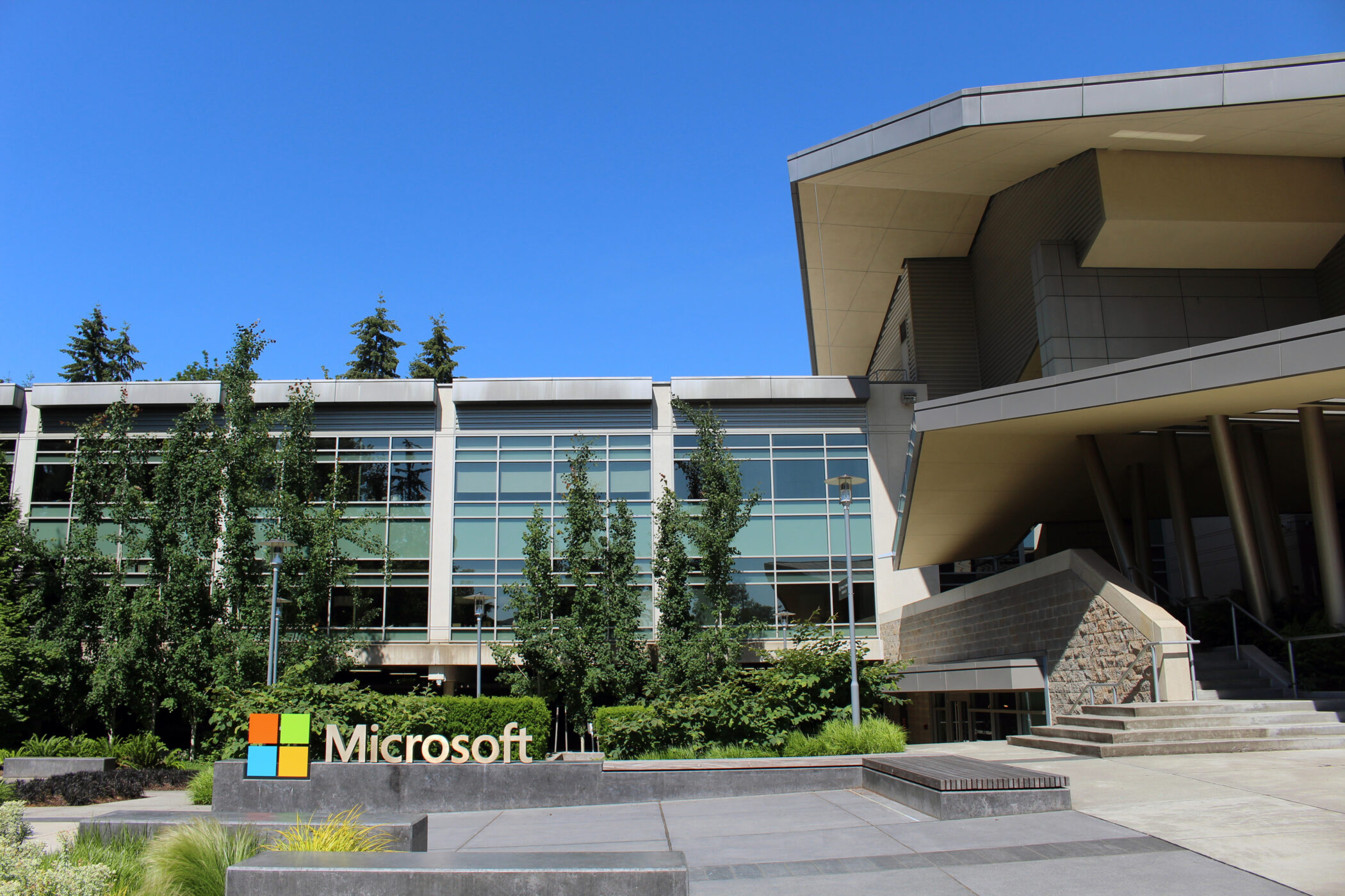 10-osobowy zespół Microsoftu zbudował model rozpoznawania mowy tańszy i szybszy niż OpenAI i Google