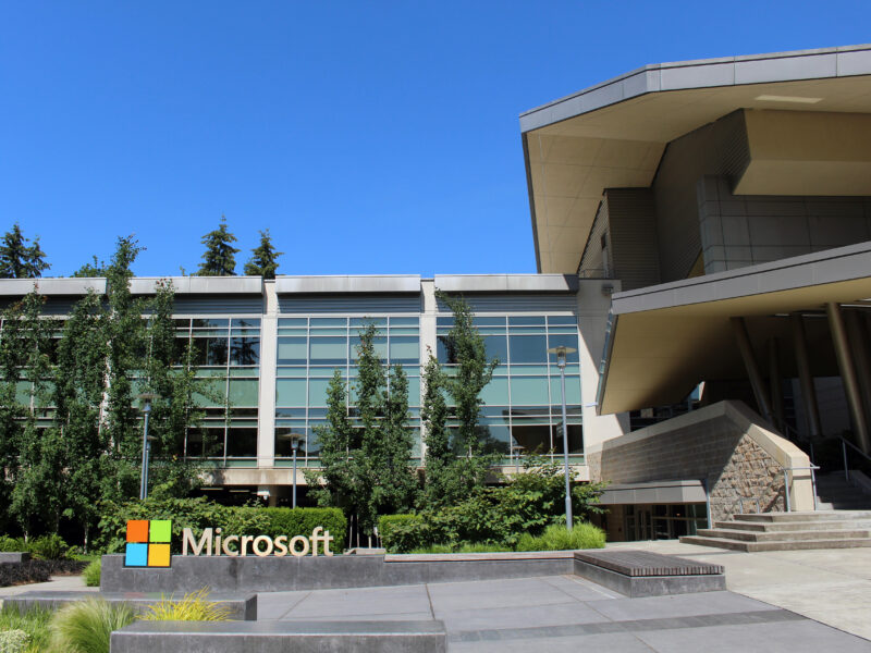 Microsoftの10人チームが作った音声モデルがOpenAI・Google・ElevenLabsを全ベンチマークで上回る——1時間0.10ドル
