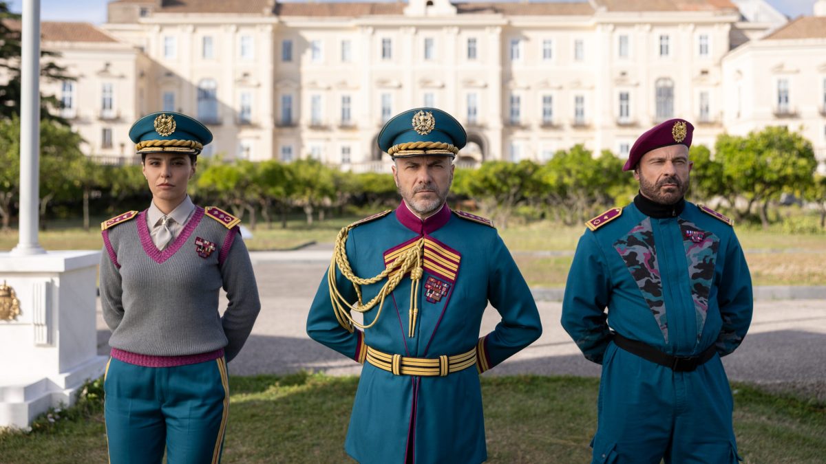Minerva – La scuola su Netflix: un liceo militare a Napoli, il regista di Mare Fuori e un allievo scomparso