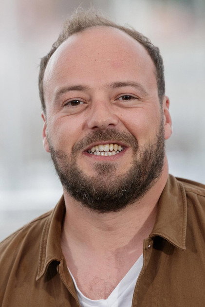 Alban Ivanov como Alexandre Lazare