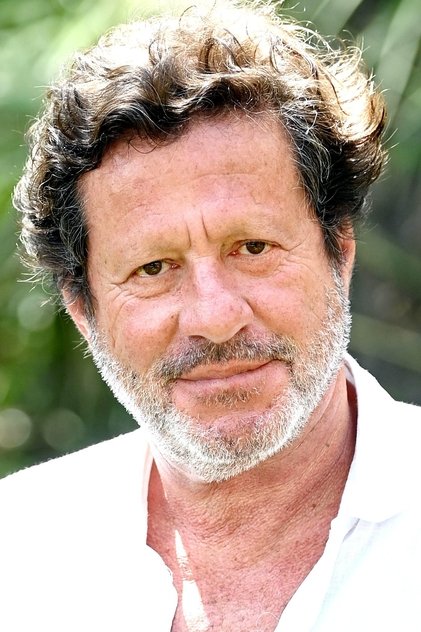 Joaquim de Almeida como Javi