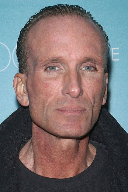 Peter Greene como Dr. Riner