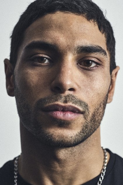 Nassim Lyes dans le rôle de Youssef Bouahzizi / Thiago