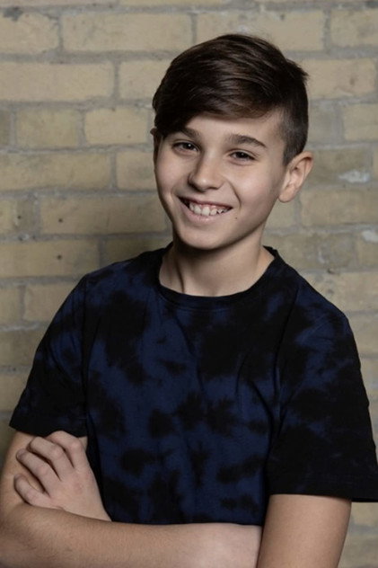 Eden Gjoka como Cody