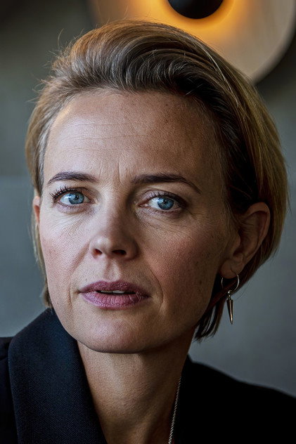 Josephine Bornebusch como Kina