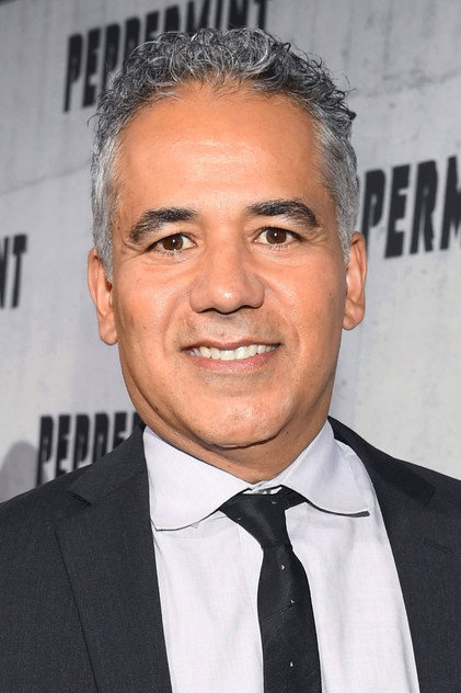 John Ortiz como Victor Nieves