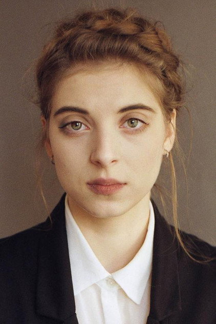 Masza Wągrocka como Kamila 'Kama' Barska