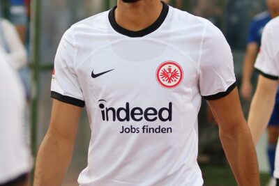 Omar Marmoush ficha por el Tottenham: velocidad para un sistema que no corre