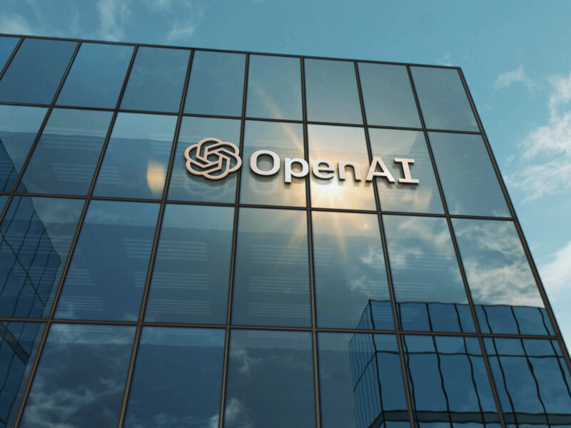 OpenAI ve Anthropic yapay zekâyı yavaşlatmak istiyor — bu onlara hendek kazıyor