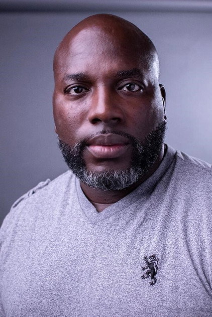 Aaron Spivey-Sorrells jako Mayfield