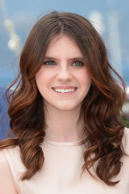 Kara Hayward como Flynn