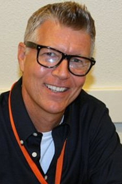 John Michael Graham como Bob