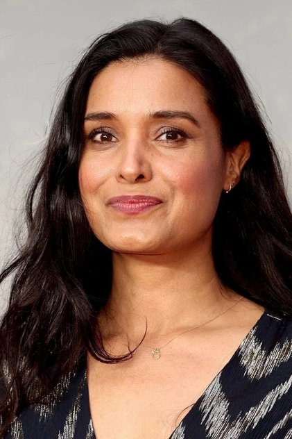 Shelley Conn dans le rôle d’Indira Shetty