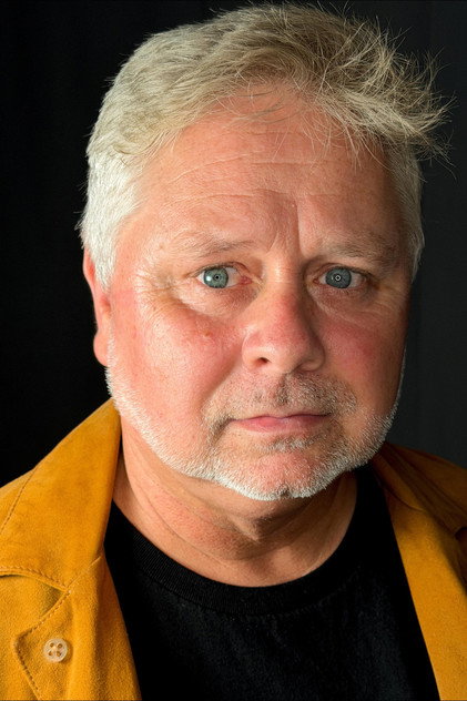 Shaun W. Loeser dans le rôle de Puker