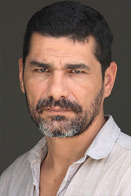 Rômulo Braga as Benício