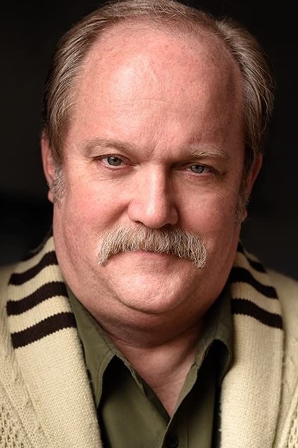 Michael H. Cole como Captain McGuinley