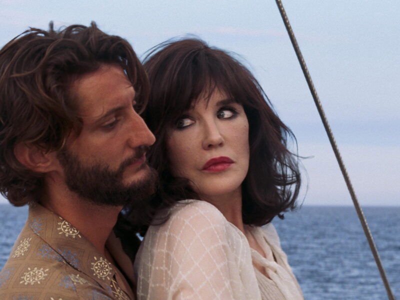 Masquerade : la Riviera en décadence inspire un récit de maître escroc