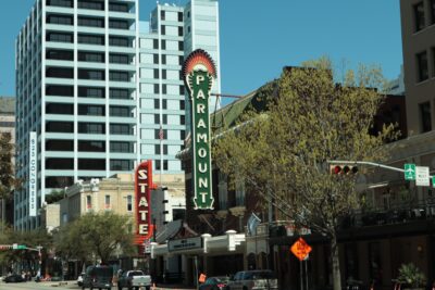 Paramount ya supera con 36 películas la cuota de estrenos de 2027 que exigió Bonta, pero sus títulos chocan entre sí