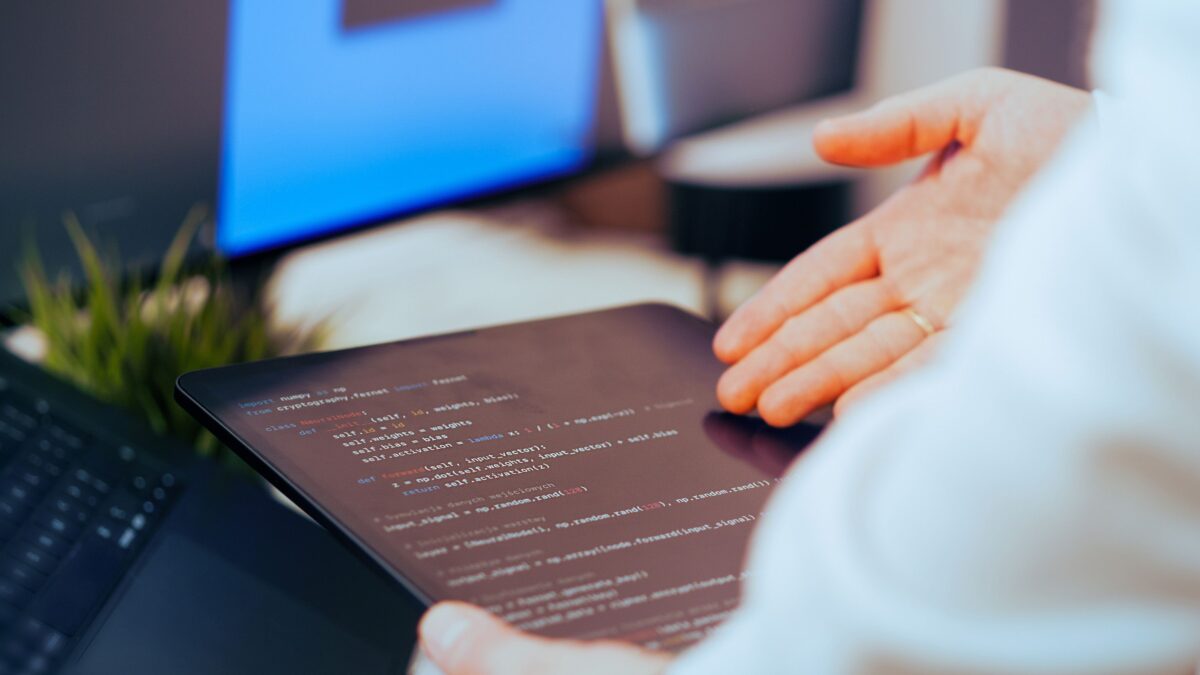 Los bots de IA de Cursor acortan 21% el tiempo de revisión de seguridad en código