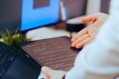 Bot AI của Cursor phát hiện lỗ hổng bảo mật và chặn các triển khai bị lỗi tự động