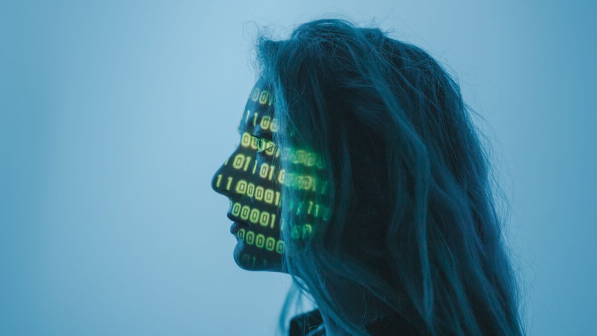 Tu fantasma digital durará 70 años. La ley se lo cedió a tus herederos