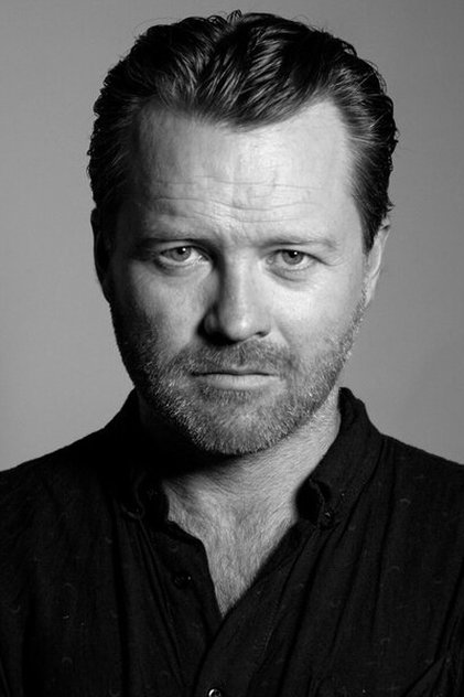 Anthony Hayes como Keith