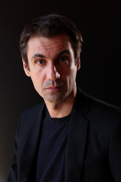 Fabrizio Gifuni como Arturo Maria Barambani