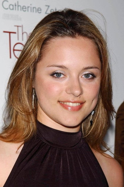 Zoë Tapper as Georgia Wright